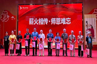 燕達(dá)秋韻啟新章，師者風(fēng)華映晚晴——燕達(dá)老年大學(xué)2025年秋季開學(xué)典禮暨教師節(jié)慶典圓滿舉行