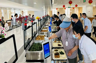 如何讓父母的晚年吃得更健康？燕達(dá)科學(xué)膳食方案，讓營養(yǎng)與美味都不缺席